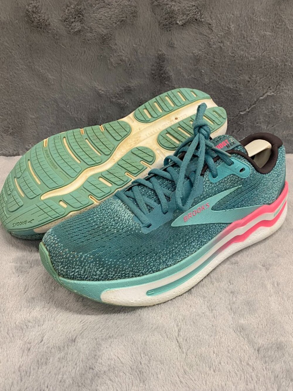 Brooks Ghost Max 2  Womens Teal Pink Athletic Running Shoes Womens Size 10